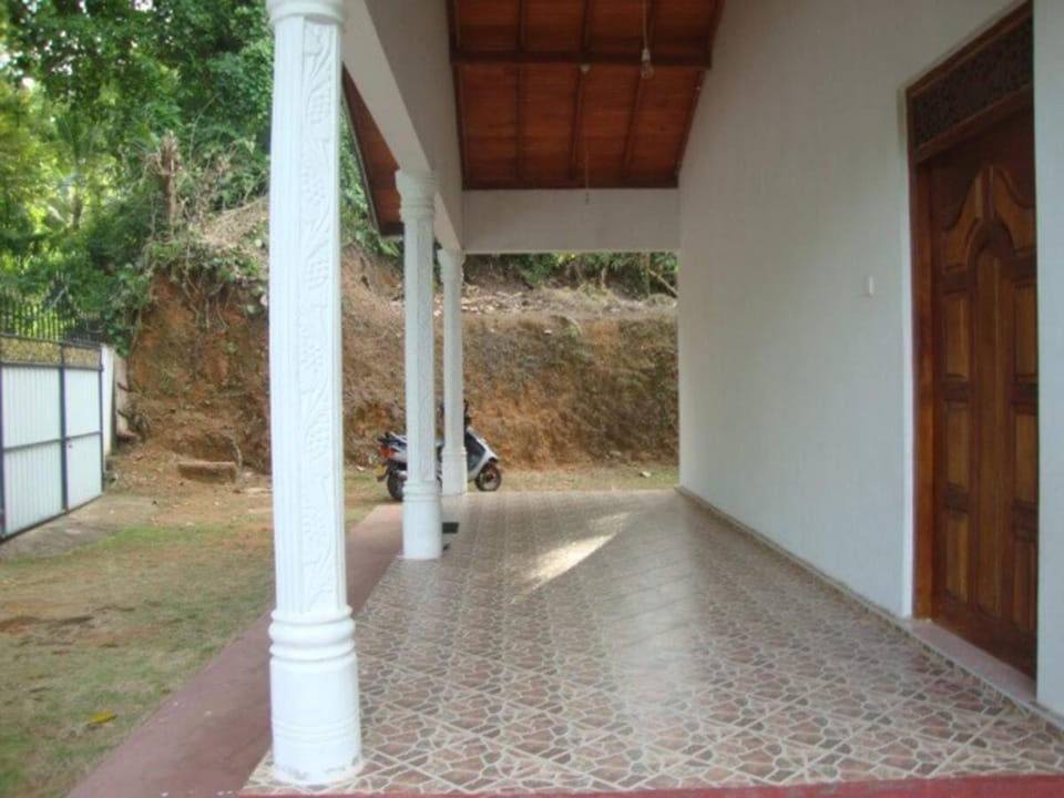 Lakithi Villa Apartment in Hikkaduwa