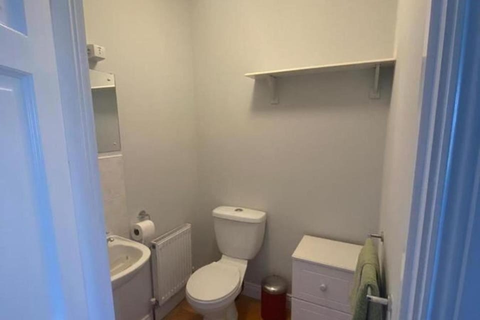 Toilet, Bathroom, towels
