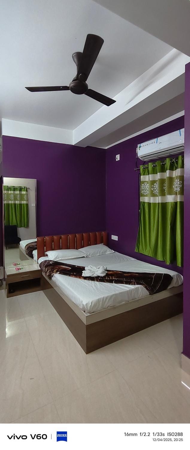 Bed, Photo of the whole room