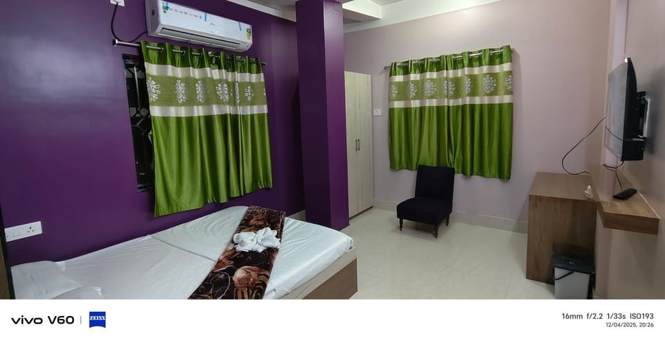 Bed, Photo of the whole room