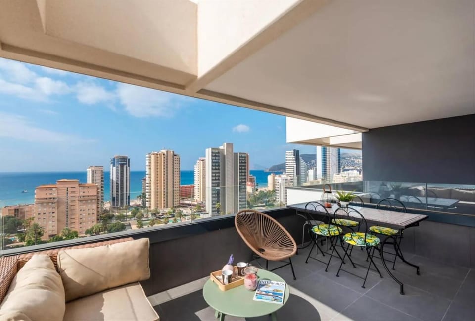 Apartamento H&M con Padel, Piscina y vistas al mar Apartment in Calp