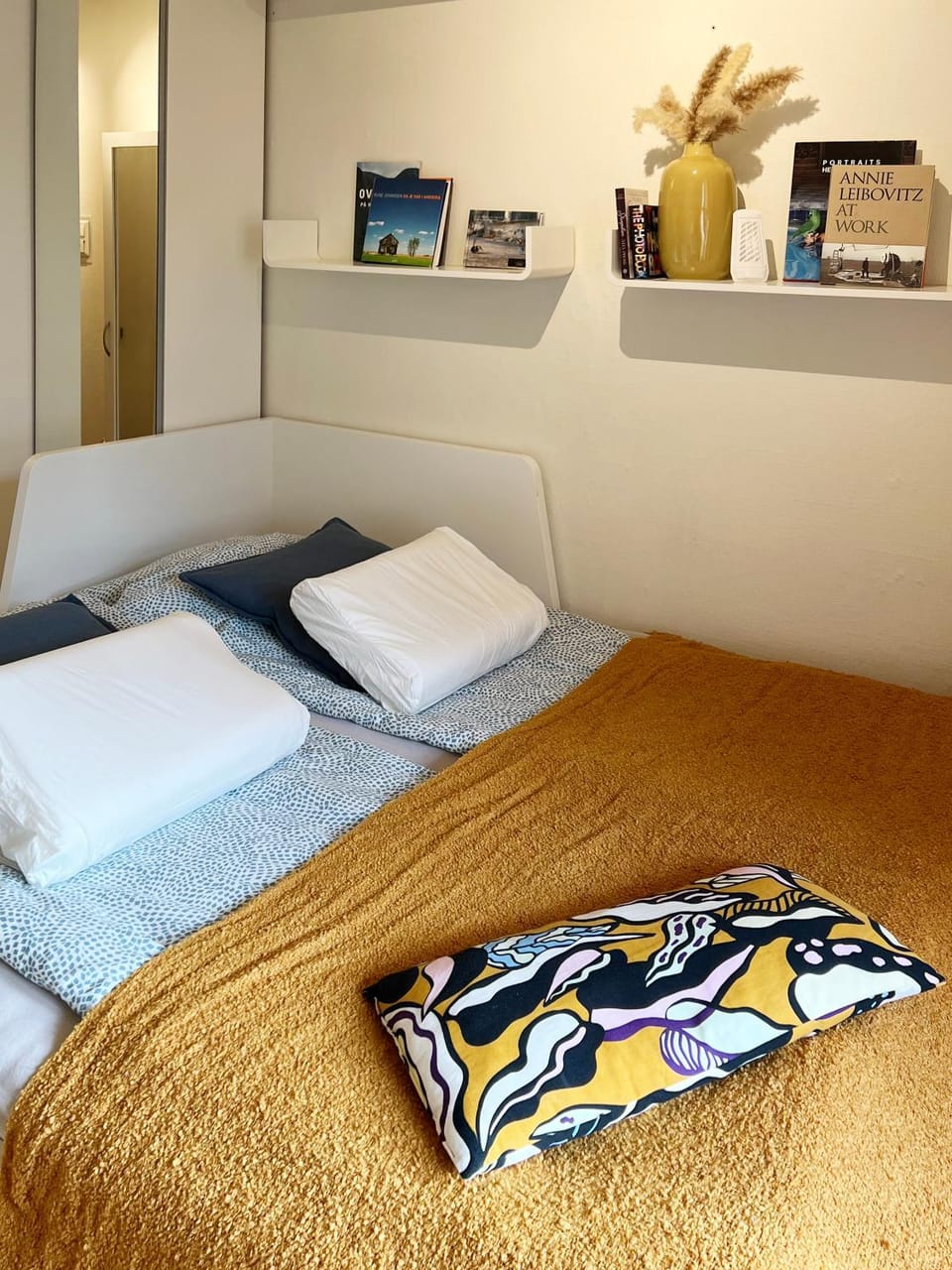 Bed, Photo of the whole room