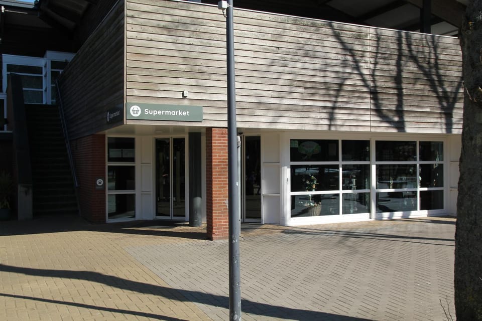 Supermarket/grocery shop