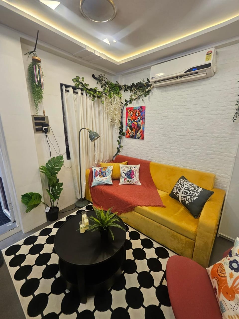 The PaliHideaway- Hidden Gem in Pali Mala,Bandra Apartment in Mumbai