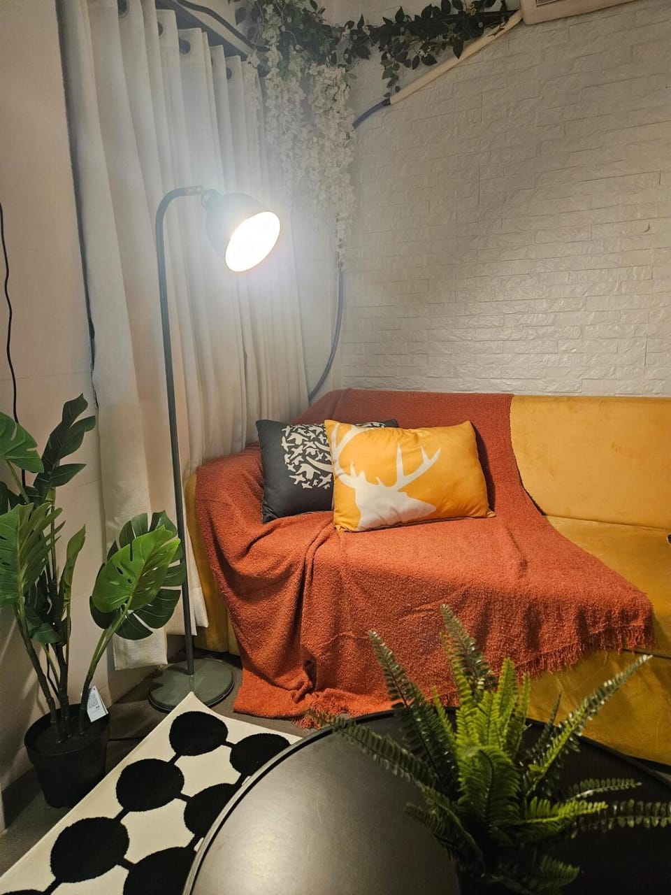 The PaliHideaway- Hidden Gem in Pali Mala,Bandra Apartment in Mumbai