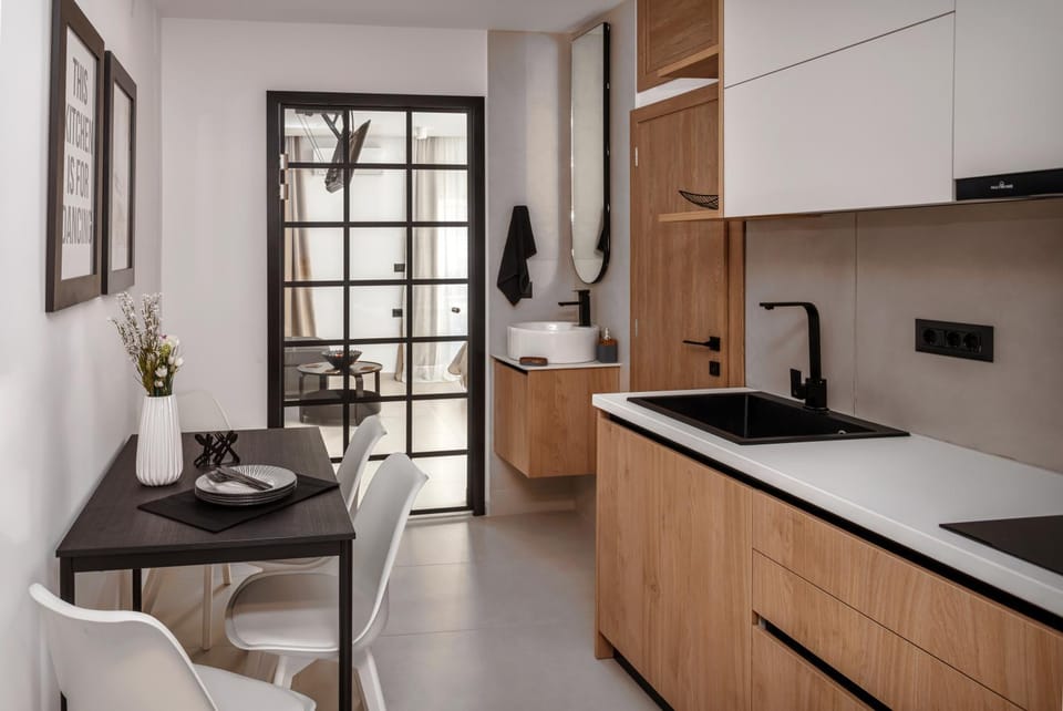 Kitchen or kitchenette