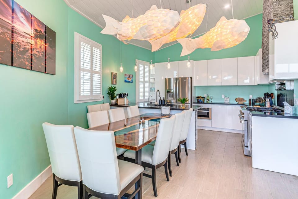 Golf Cart + Elevator: Retreat 1 Block to Beach House in Pensacola Beach