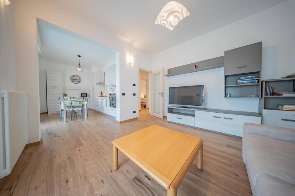 Castelaus, Lake view, 1 Min Walk from the Lake House in Province of Lecco
