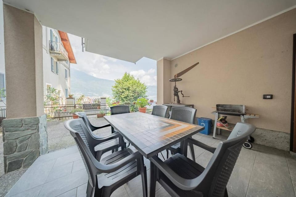 Castelaus, Lake view, 1 Min Walk from the Lake House in Province of Lecco
