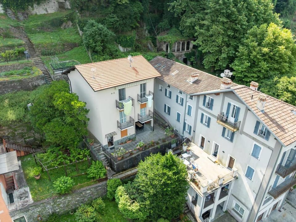 Castelaus, Lake view, 1 Min Walk from the Lake House in Province of Lecco
