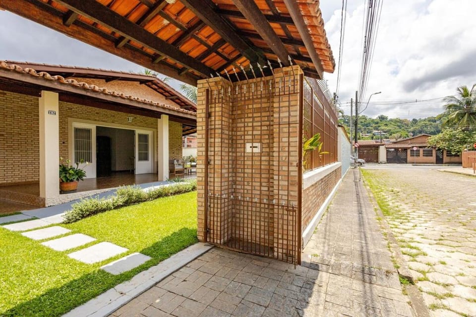 Property building, Spring, Day, Neighbourhood, Garden, Garden view, Street view