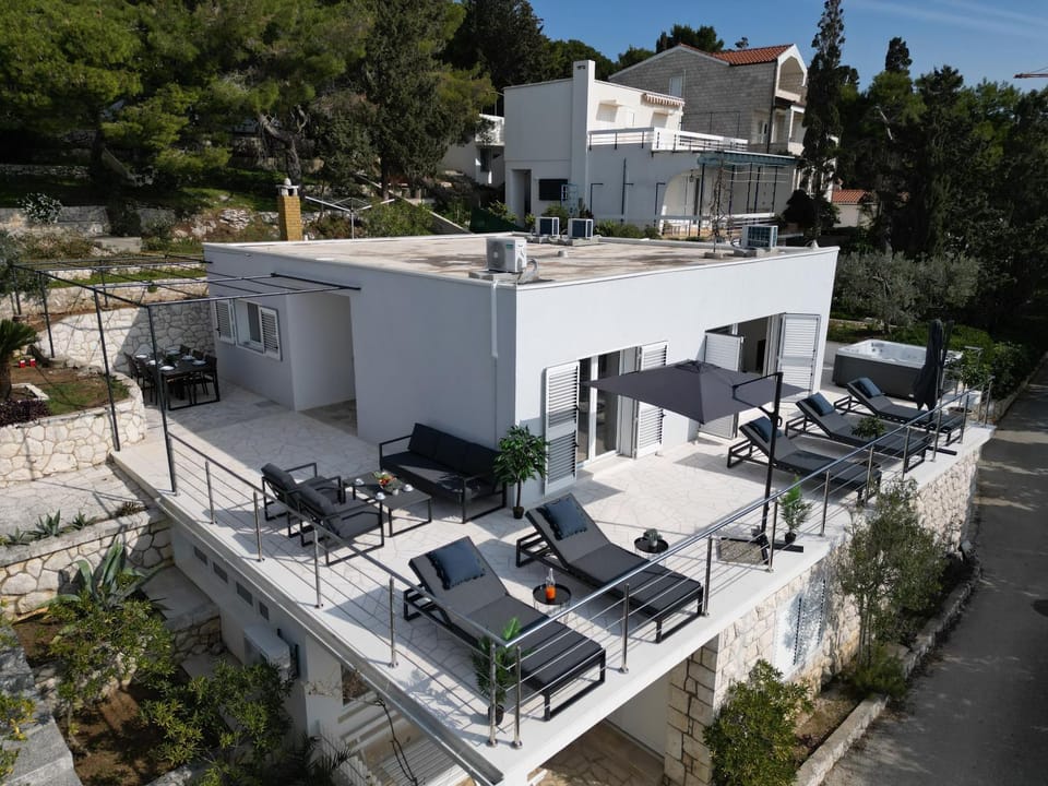 Property building, Balcony/Terrace