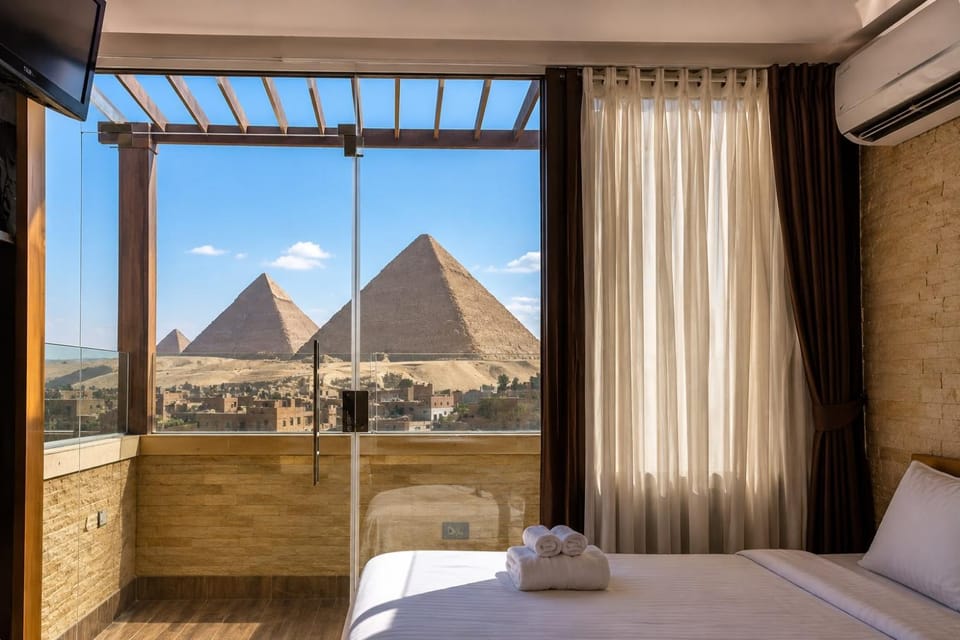 Bed, Natural landscape, View (from property/room), Balcony/Terrace, Photo of the whole room, Bedroom, Mountain view
