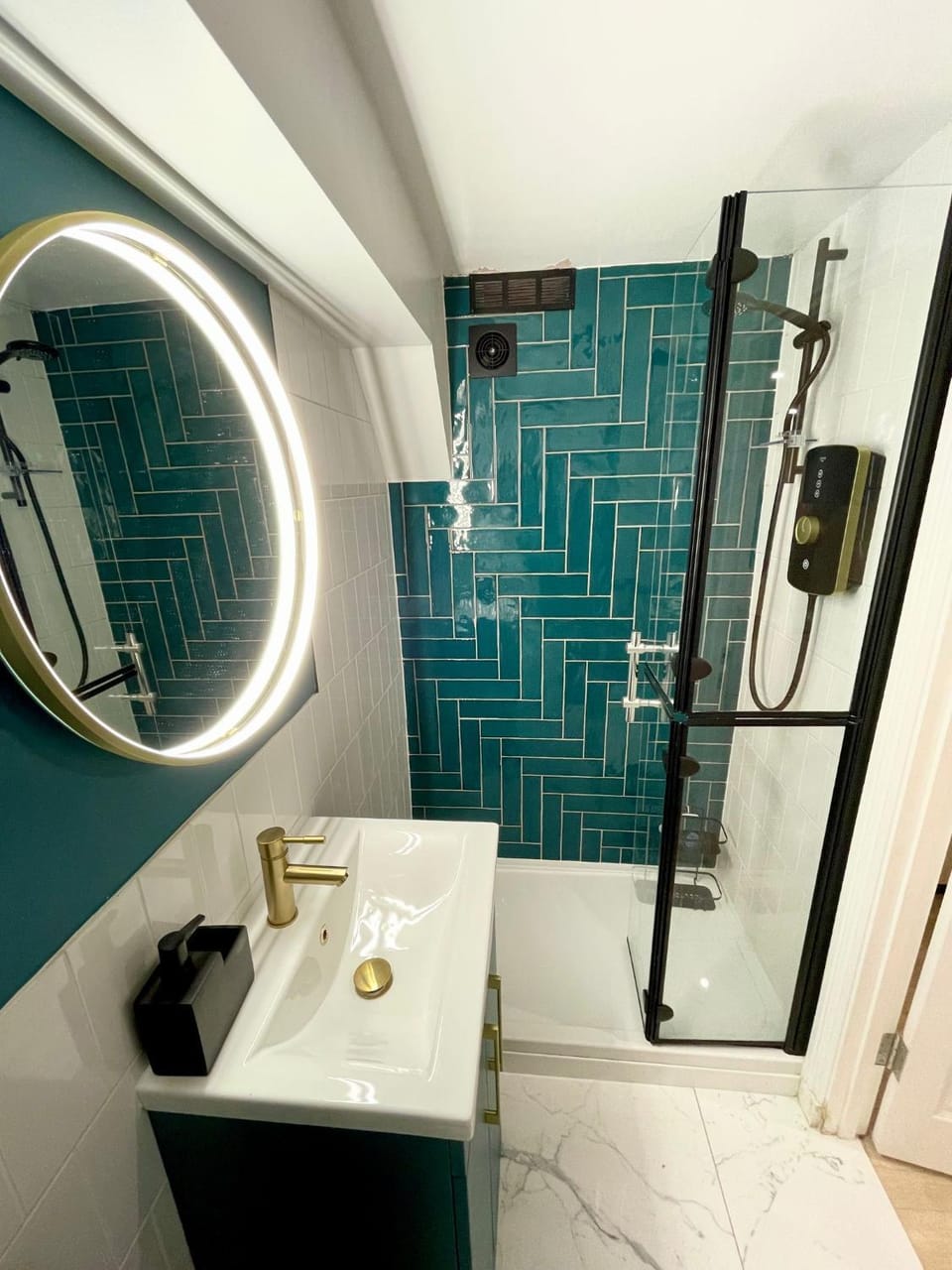 A2 HighTown Apartment, Steps from Luton Train Station Apartment in Luton