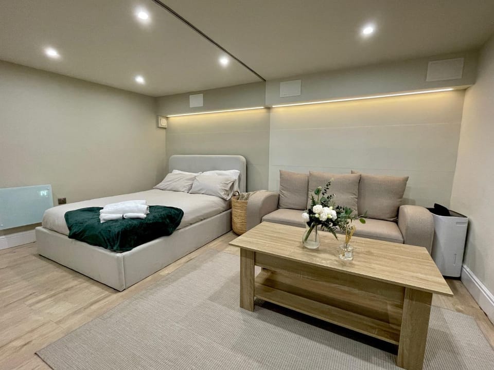 A2 HighTown Apartment, Steps from Luton Train Station Apartment in Luton