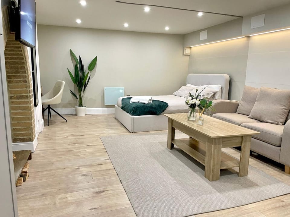 A2 HighTown Apartment, Steps from Luton Train Station Apartment in Luton