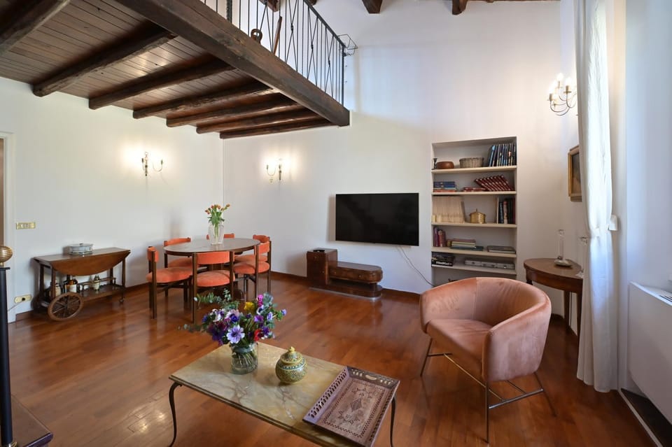 TV and multimedia, Living room, Seating area