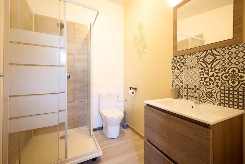 Cocon Jacuzzi privatif - à 5 min du Mans House in Centre-Val de Loire