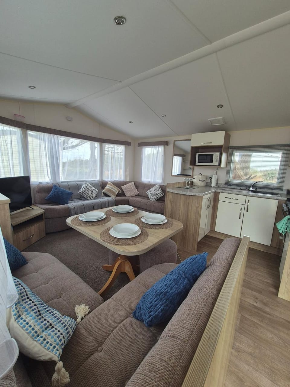 Kitchen or kitchenette, Living room, Seating area