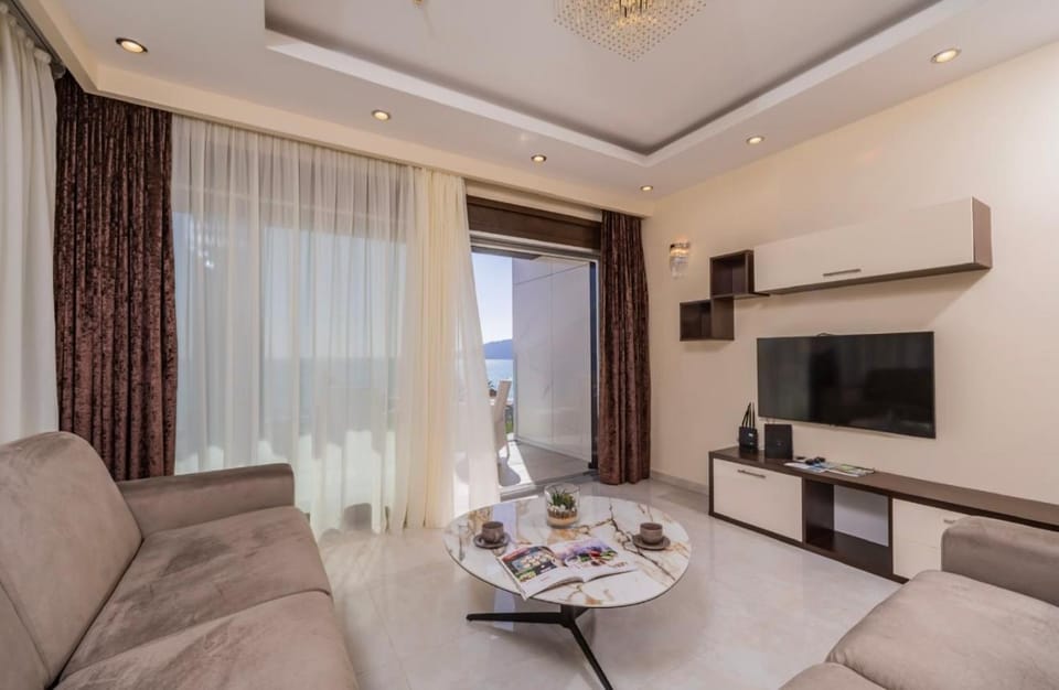 Deluxe Apartments Shine Apartment in Budva Municipality