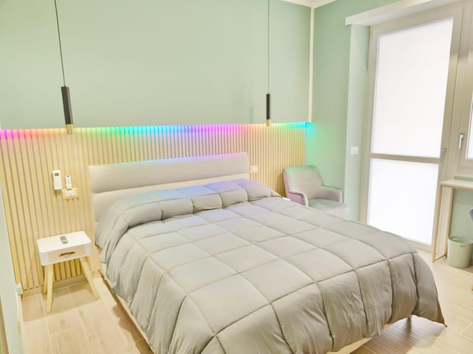 Bed, Photo of the whole room, Bedroom