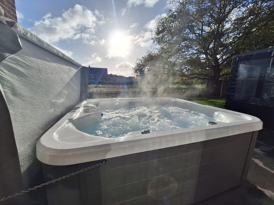 Hot Tub, Hot Tub