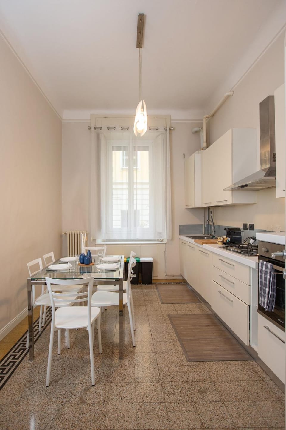 Kitchen or kitchenette, Dining area, stove