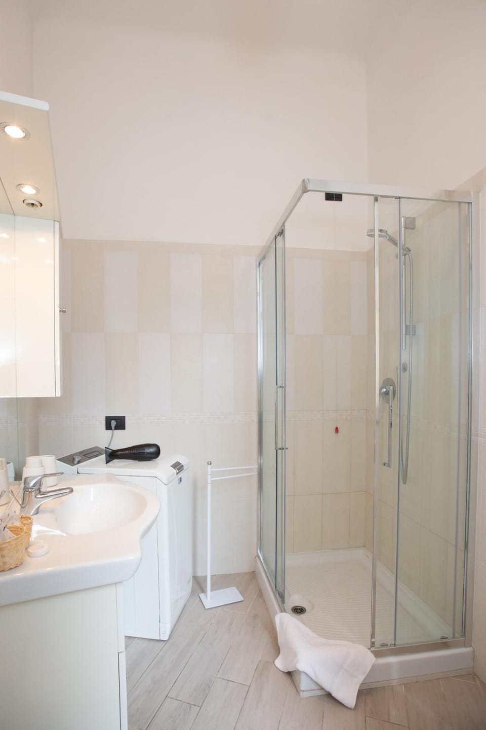 Shower, Bathroom, washing machine