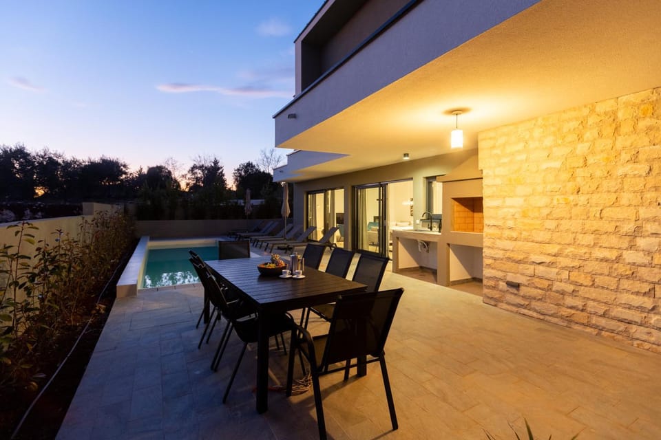 BBQ facilities, Dining area