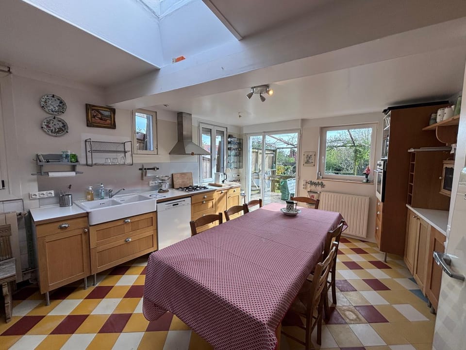 Kitchen or kitchenette, Dining area, dishwasher, stove