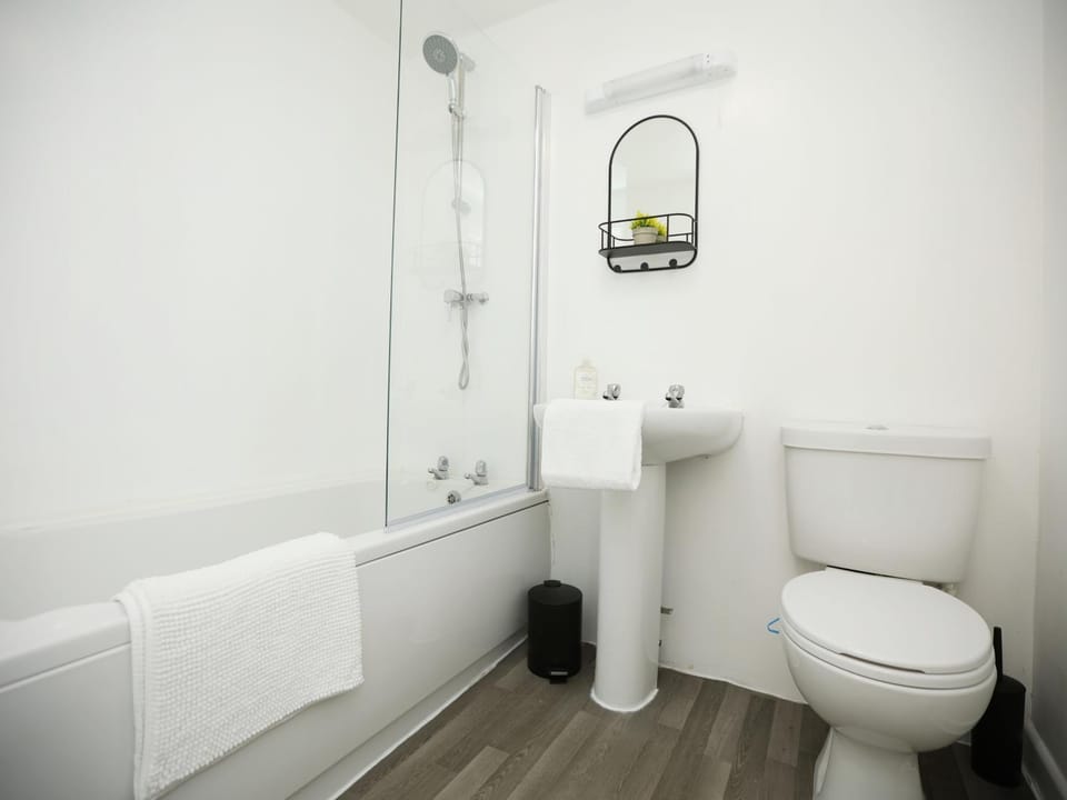 3 Bed House with parking near HPC pickup Apartment in Bridgwater