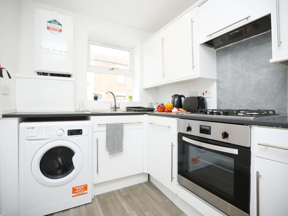 3 Bed House with parking near HPC pickup Apartment in Bridgwater