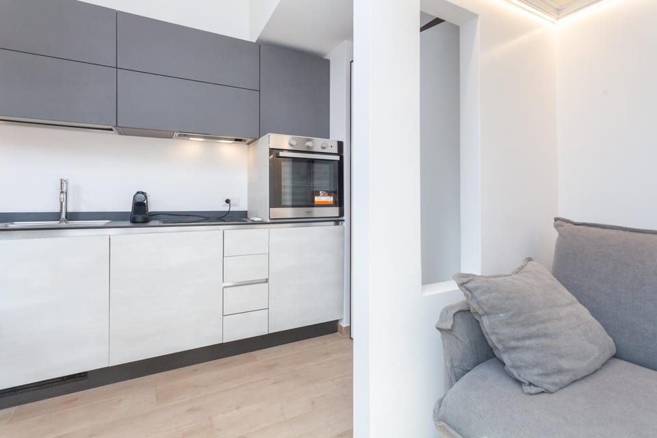 Kitchen or kitchenette, Living room, Seating area, stove