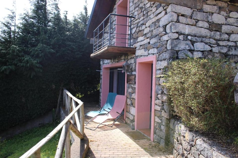 Balcony/Terrace, sunbed