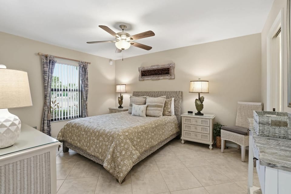 First Floor - End Unit With Lake Views House in Naples