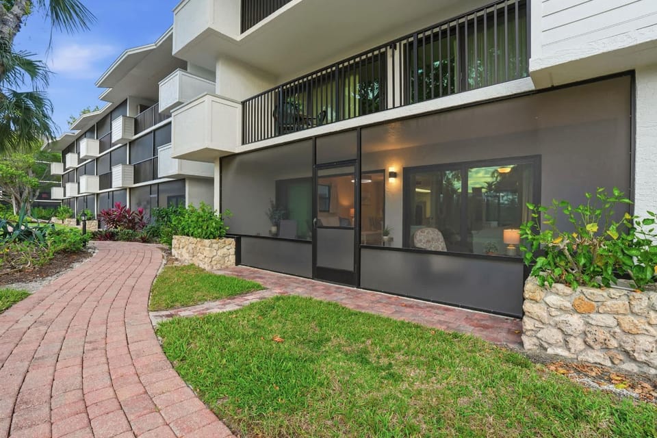 First Floor - End Unit With Lake Views House in Naples