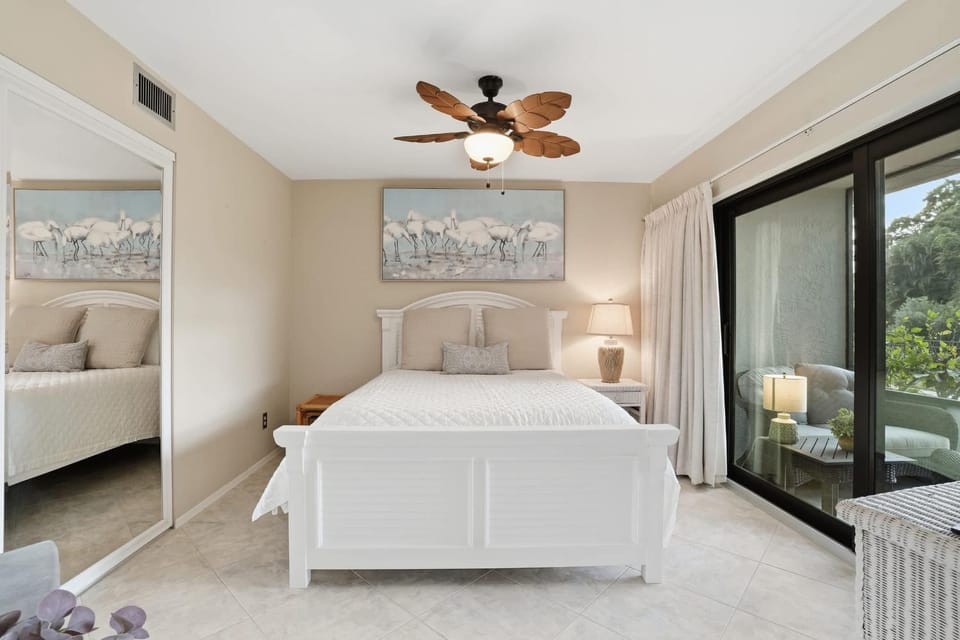First Floor - End Unit With Lake Views House in Naples