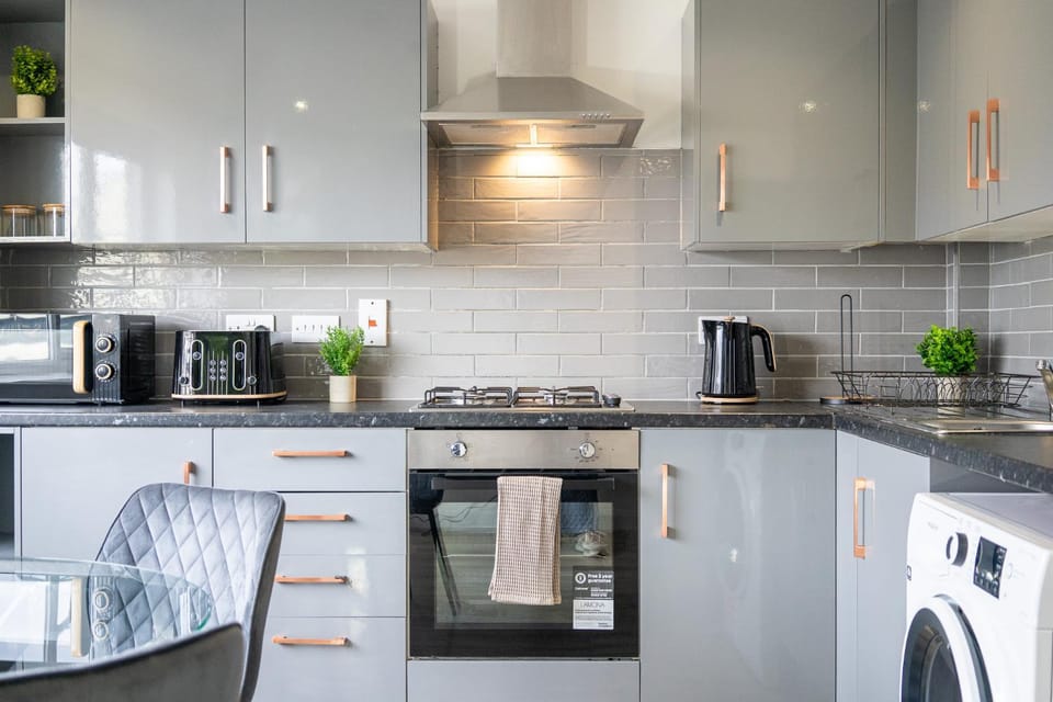 Kitchen or kitchenette, oven, stove, washing machine, dryer