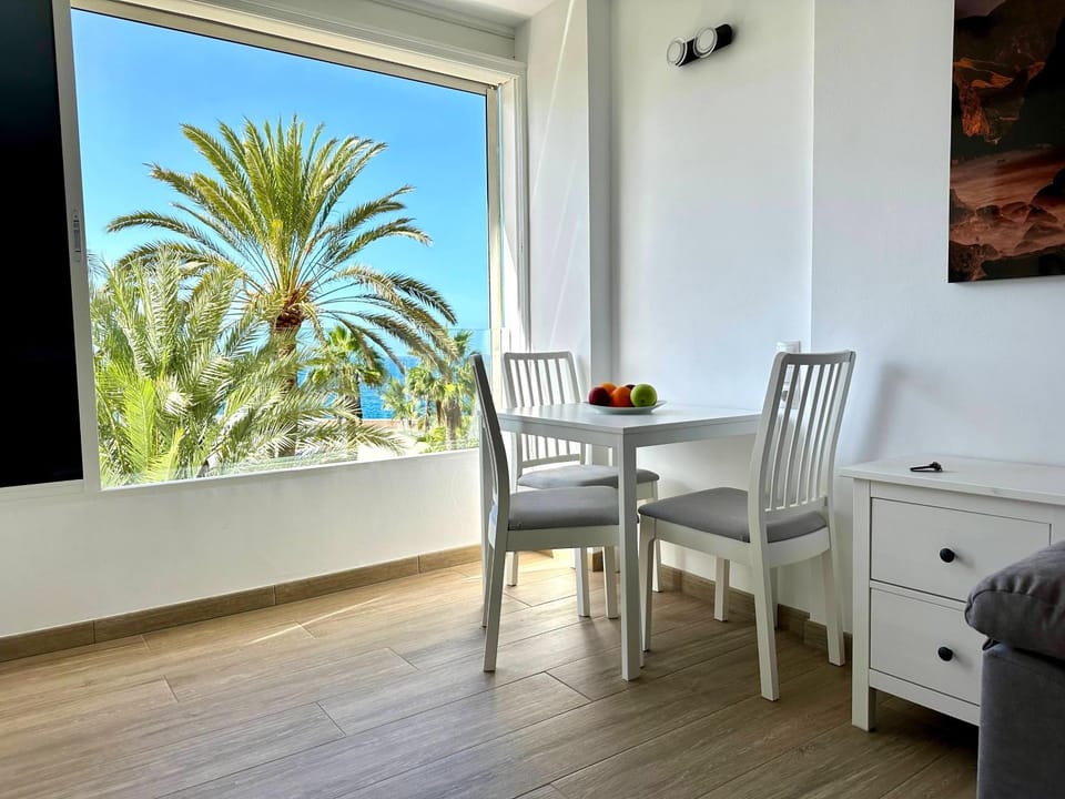 Dining area, Food
