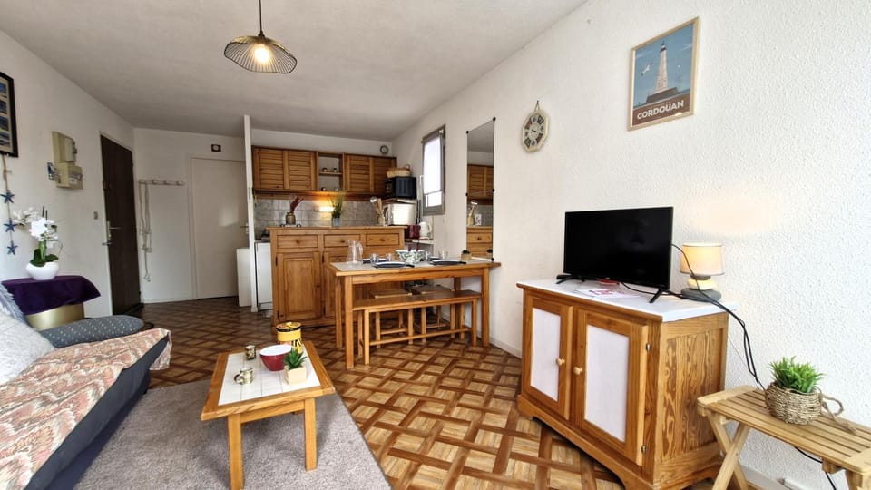 TV and multimedia, Kitchen or kitchenette, Living room, Seating area, Dining area, minibar
