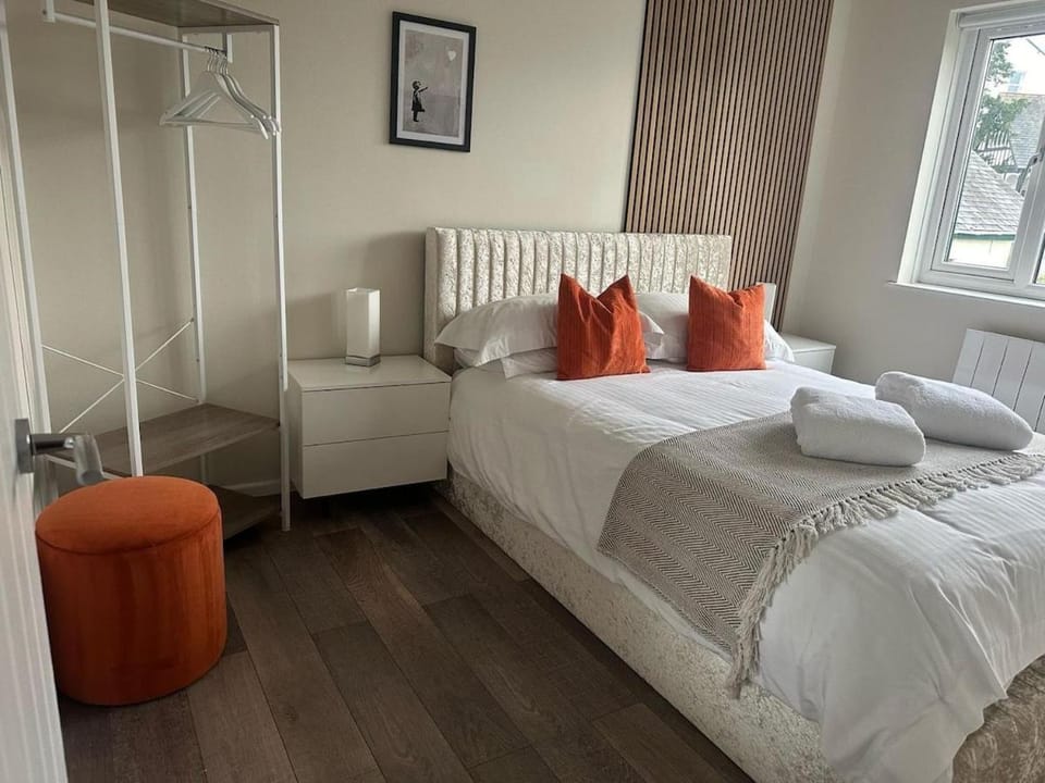 Bed, Photo of the whole room, Bedroom, towels, wardrobe