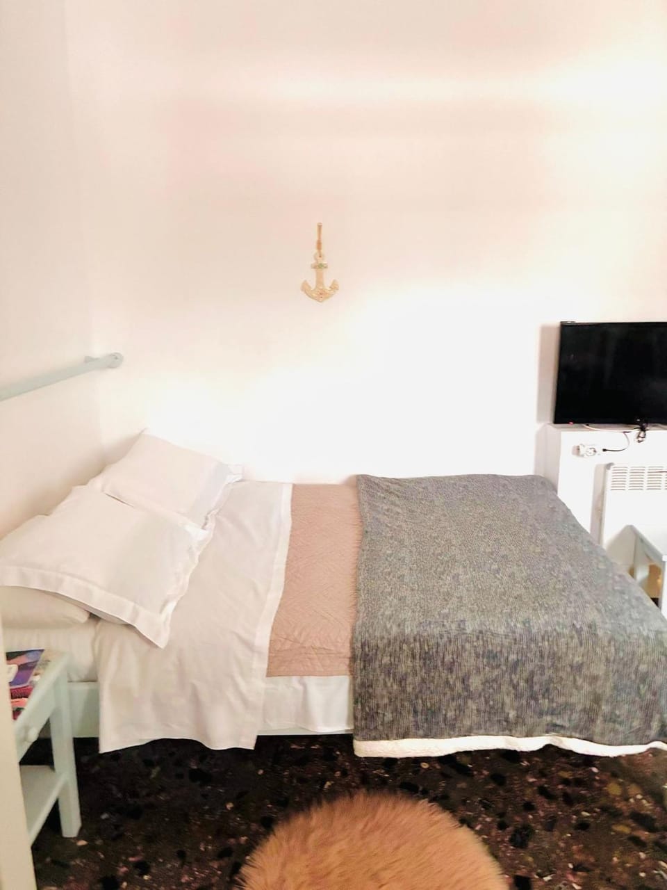Communal lounge/ TV room, Bed, TV and multimedia, Bedroom