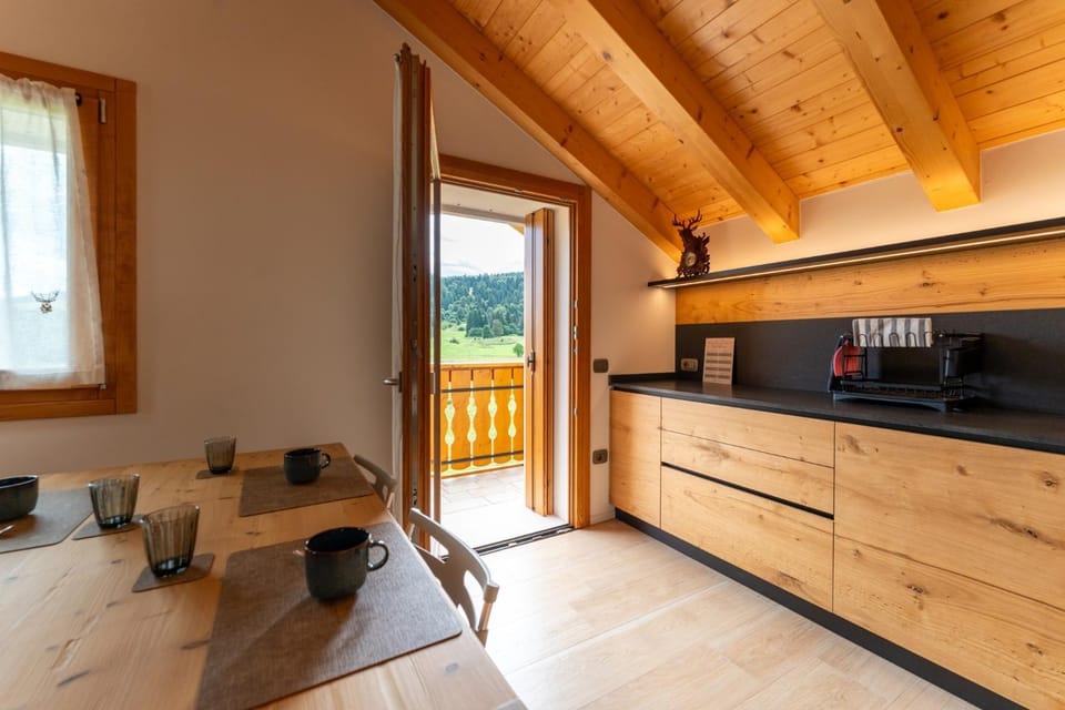Coffee/tea facilities, Balcony/Terrace, Kitchen or kitchenette, Dining area, kitchen