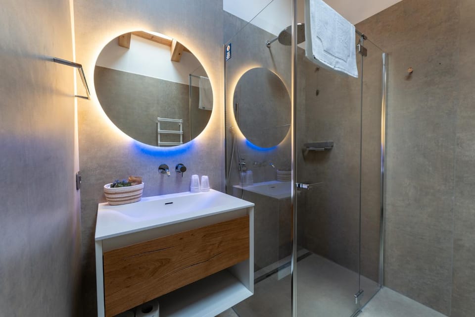 Shower, Bathroom, towels