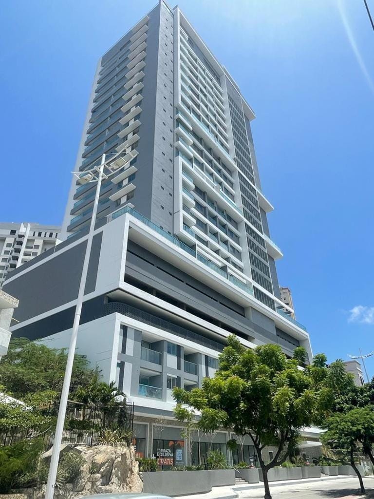 Property building, Day, City view, acessibility