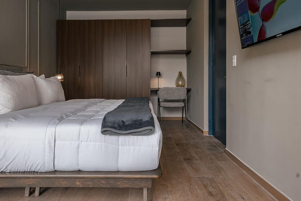 Bed, towels