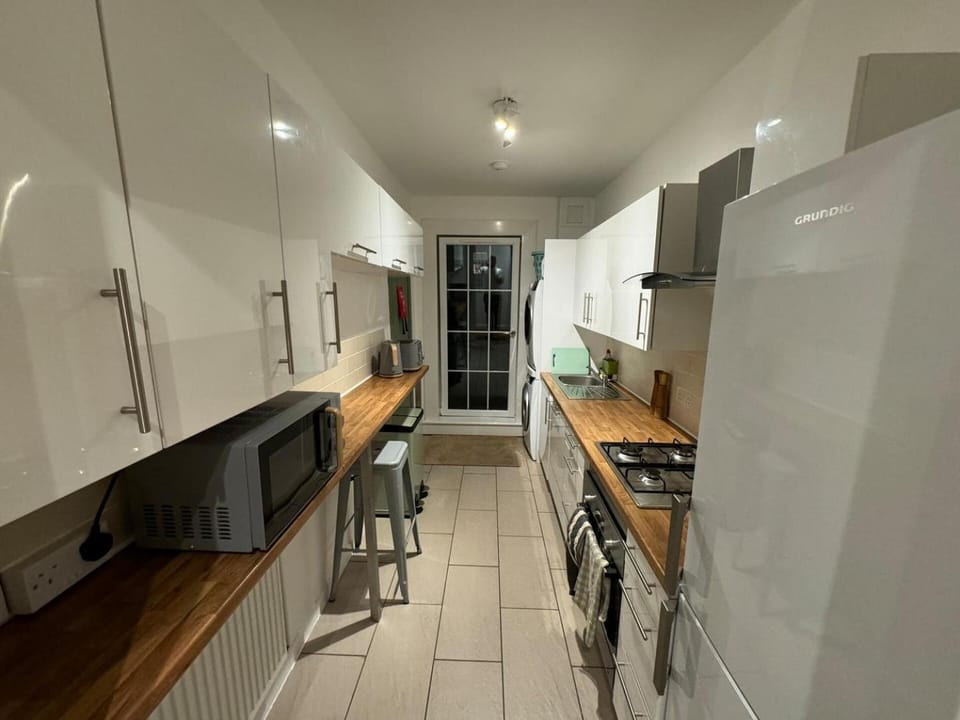 Kitchen or kitchenette, Dining area, microwave, oven, stove