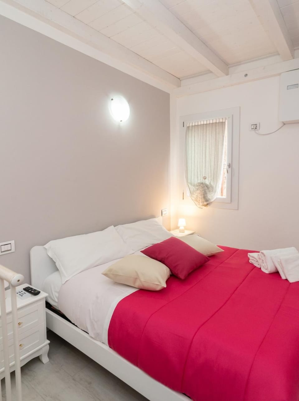 Bedroom, air conditioner