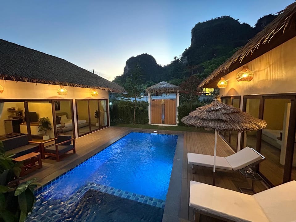 Mountain view, Pool view, Swimming pool