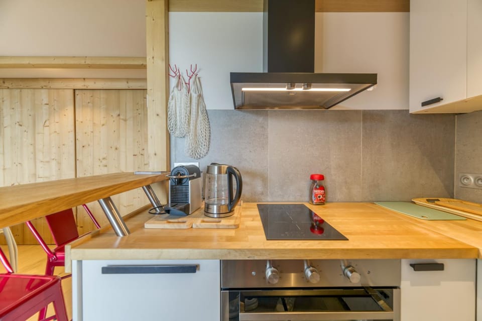 Kitchen or kitchenette, Living room